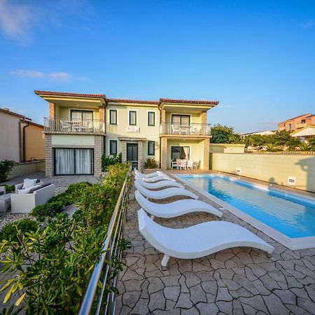 Sunset Deluxe Apartments Вир Экстерьер фото